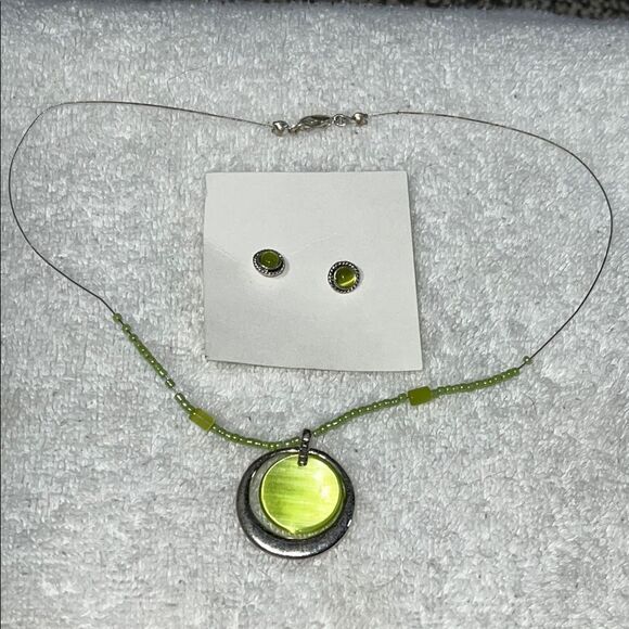 Elegant Green and Silver Necklace and Earring Set - Picture 1 of 2